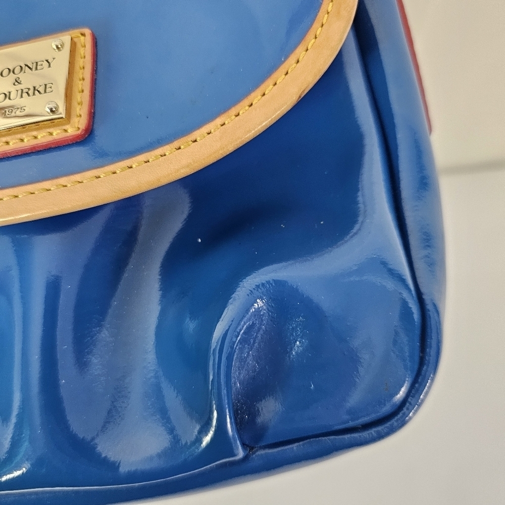 Dooney & Bourke Flap Pleated Crossbody bag ocean blue patent leather - Picture 9 of 14